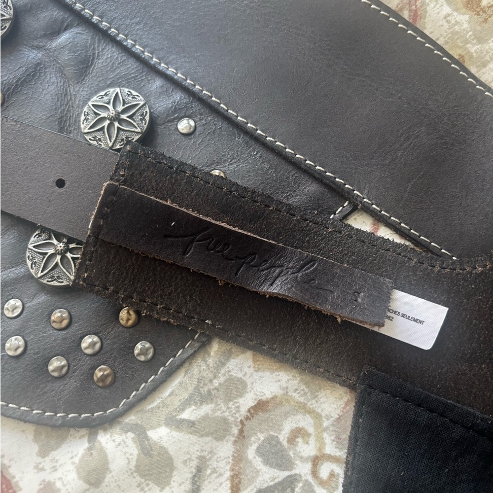 Free people Buff leather festival belt size small